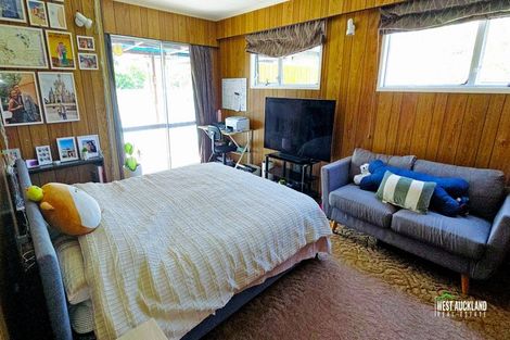 Photo of property in 24 Sherwood Avenue, Te Atatu South, Auckland, 0610