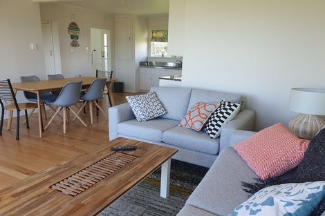 Photo of property in 13 Kawakawa Bay Coast Road, Kawakawa Bay, Papakura, 2585