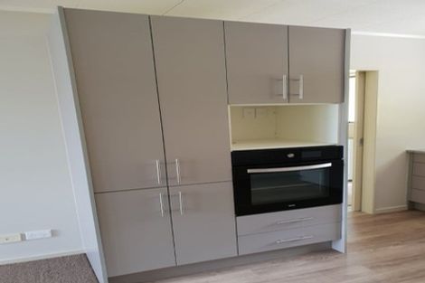 Photo of property in 17 Makiri Street, Helensville, 0800