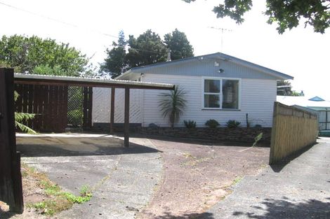 Photo of property in 2/329 Wairau Road, Totara Vale, Auckland, 0627