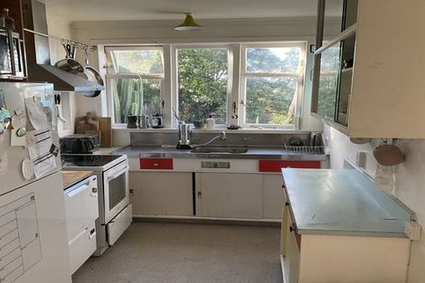 Photo of property in 8 Hungerford Road, Lyall Bay, Wellington, 6022