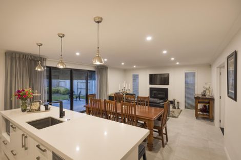 Photo of property in 5 Freedom Drive, Kelvin Grove, Palmerston North, 4414