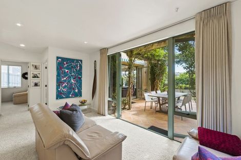 Photo of property in 2/47 Rangitoto Terrace, Milford, Auckland, 0620