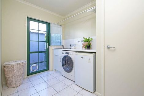 Photo of property in 2 Beach Road, Mellons Bay, Auckland, 2014