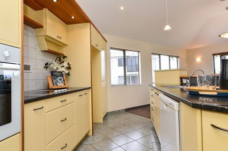 Photo of property in 2 Minchin Crescent, St Andrews, Hamilton, 3200
