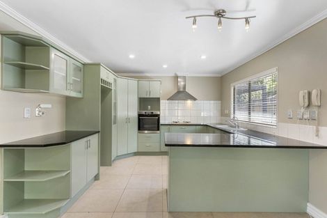 Photo of property in 30 Scarlet Oak Drive, Schnapper Rock, Auckland, 0632