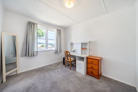 Photo of property in 25 Sievers Grove, Cannons Creek, Porirua, 5024