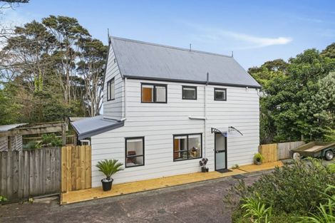 Photo of property in 27 Awhiorangi Promenade, Swanson, Auckland, 0816