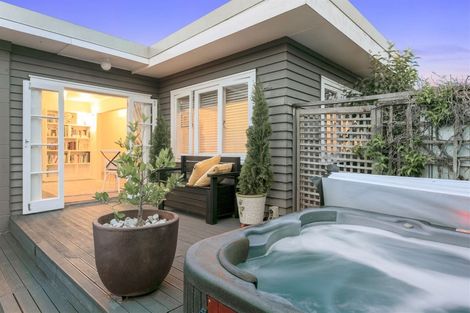 Photo of property in 1/105 Nile Road, Milford, Auckland, 0620