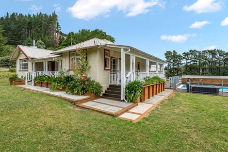 Photo of property in 1090 Coast Road, Wainuiomata Coast, Wainuiomata, 5373