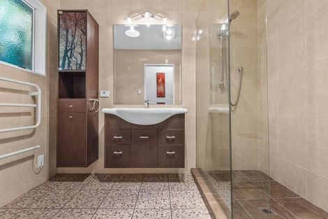 Photo of property in 94 Milton Road, Bluff Hill, Napier, 4110