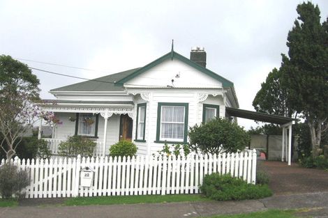 Photo of property in 25 Huka Road, Birkenhead, Auckland, 0626