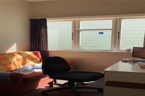 Photo of property in 4 Rixon Grove, Mount Victoria, Wellington, 6011