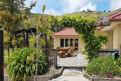 Photo of property in 6 Deavoll Place, Heathcote Valley, Christchurch, 8022