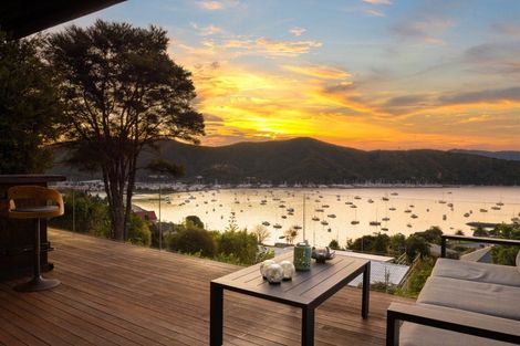 Photo of property in 27 Amelia Crescent, Waikawa, Picton, 7220