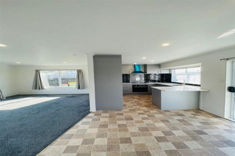 Photo of property in 2/43 Solveig Place, Randwick Park, Auckland, 2105