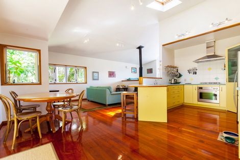 Photo of property in 119 Seaview Road, Piha, New Lynn, 0772