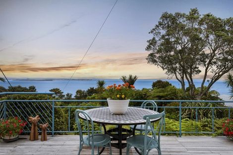 Photo of property in 98 Takahe Road, Titirangi, Auckland, 0604