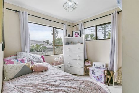 Photo of property in 1/2 Salem Place, Torbay, Auckland, 0630