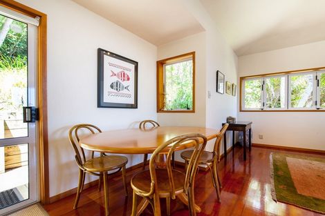 Photo of property in 119 Seaview Road, Piha, New Lynn, 0772