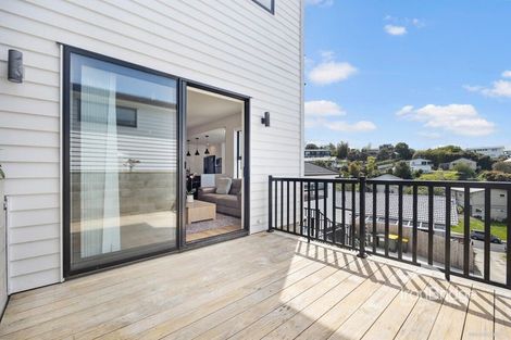Photo of property in 21a Sovereign Place, Glenfield, Auckland, 0629