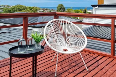 Photo of property in 1/52 Beulah Avenue, Rothesay Bay, Auckland, 0630