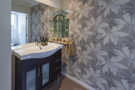 Photo of property in 13 Compass Way, Half Moon Bay, Auckland, 2012