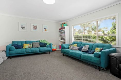 Photo of property in 16 Regal Place, Forrest Hill, Auckland, 0620