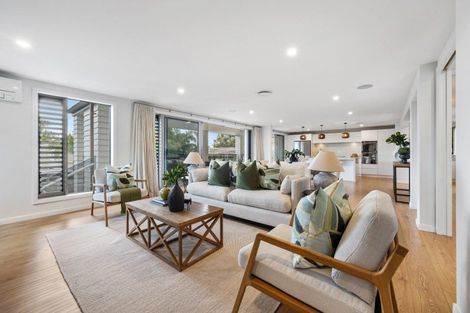 Photo of property in 27 Shelly Beach Parade, Cockle Bay, Auckland, 2014