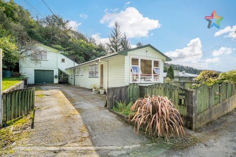 Photo of property in 21 Thomson Grove, Stokes Valley, Lower Hutt, 5019