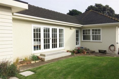 Photo of property in 51 Pukatea Street, Eastbourne, Lower Hutt, 5013