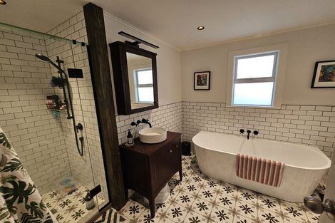 Photo of property in 5 Bayside Avenue, Te Atatu Peninsula, Auckland, 0610