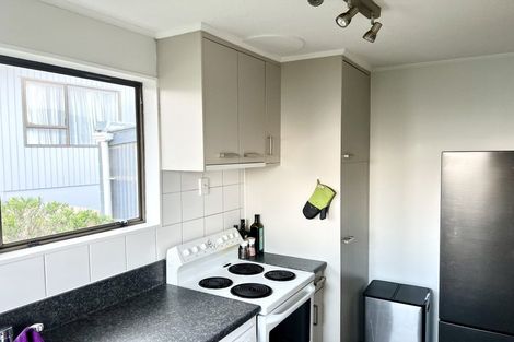 Photo of property in 32 Wisteria Grove, Maungaraki, Lower Hutt, 5010