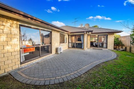 Photo of property in 11 Walter Haddrell Crescent, Flat Bush, Auckland, 2016