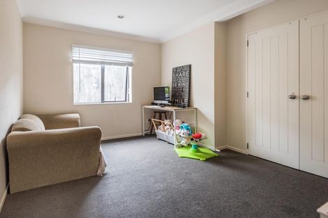 Photo of property in 48 Kirikiri Drive, Papakura, 2110