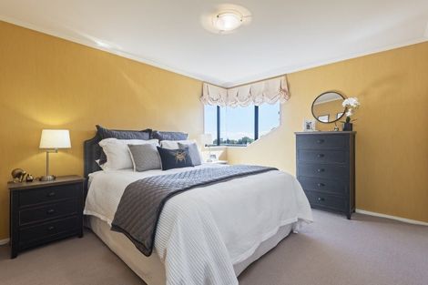 Photo of property in 8 La Lena Grove, Fitzherbert, Palmerston North, 4410