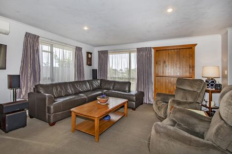 Photo of property in 21 Ocean View Rise, Ruakaka, 0116