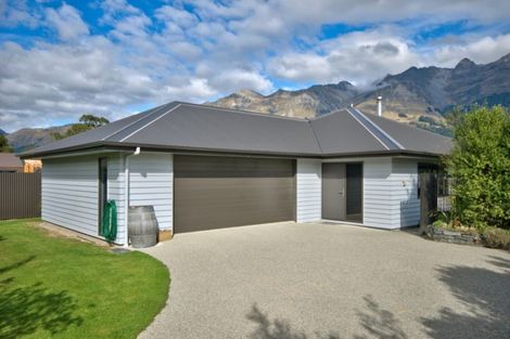 Photo of property in 8 Lochburn Avenue, Glenorchy, 9372