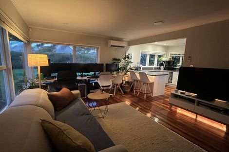 Photo of property in 1/13 Otakau Road, Milford, Auckland, 0620