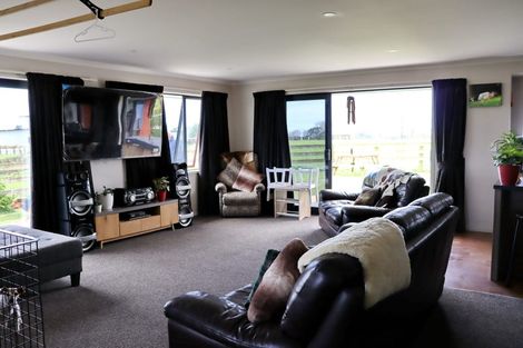 Photo of property in 888a Otaraoa Road, Tikorangi, Waitara, 4383