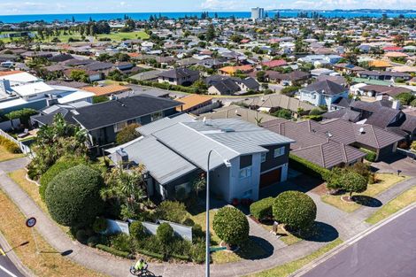 Photo of property in 60 Chesterfield Way, Orewa, 0931