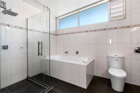 Photo of property in 1 Paterson Mews, Browns Bay, Auckland, 0630