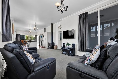 Photo of property in 401 Waihi Road, Normanby, Hawera, 4614