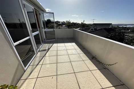 Photo of property in 2/23 Bernleigh Terrace, West Harbour, Auckland, 0618
