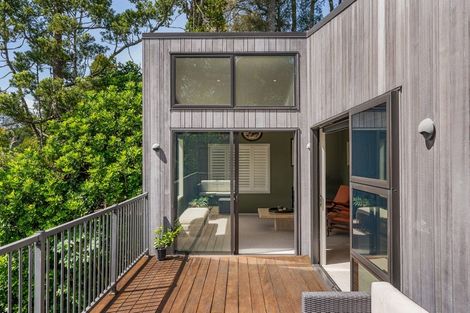 Photo of property in 64 Otitori Bay Road, Titirangi, Auckland, 0604