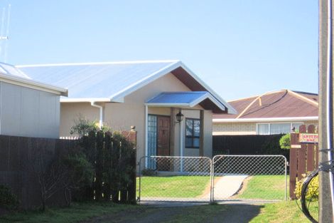 Photo of property in 14 Andresen Street, Foxton Beach, Foxton, 4815