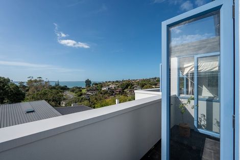 Photo of property in 1015b Beach Road, Torbay, Auckland, 0630
