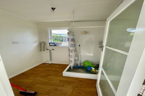 Photo of property in 4 Balmain Street, Newlands, Wellington, 6037