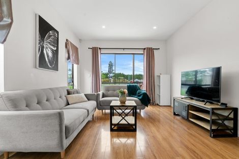 Photo of property in 11 Sapwood Crescent, Takanini, 2110