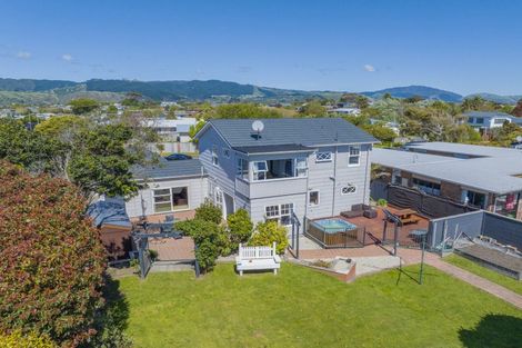 Photo of property in 35 Callender Terrace, Paraparaumu Beach, Paraparaumu, 5032